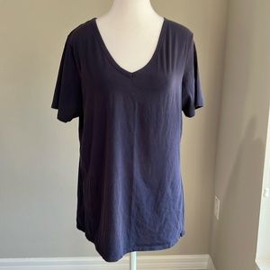 Duluth women’s navy short sleeve teeshirt